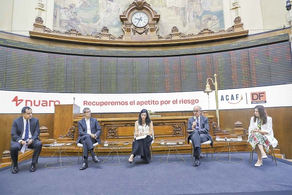 <p>De izquierda a derecha: editor de Finanzas de DF, Nicolás Cáceres; el CEO de nuam, Juan Pablo Córdoba; la gerenta general de la Acafi, Pilar Concha; el presidente del DCV, Guillermo Tagle; y la comisionada de la CMF, Catherine Tornel. Foto: Julio Castro</p>