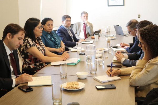 Equipo económico de Jara se reúne con el CFA para abordar propuestas fiscales y estudiar desafíos futuros