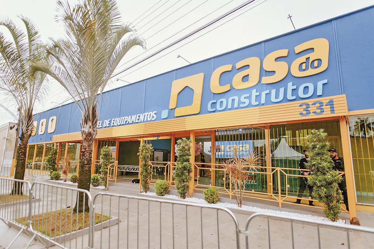 <p>Gigante brasileña Casa del Constructor afina aterrizaje en Chile con tres franquiciados ya en etapa de cierre</p>