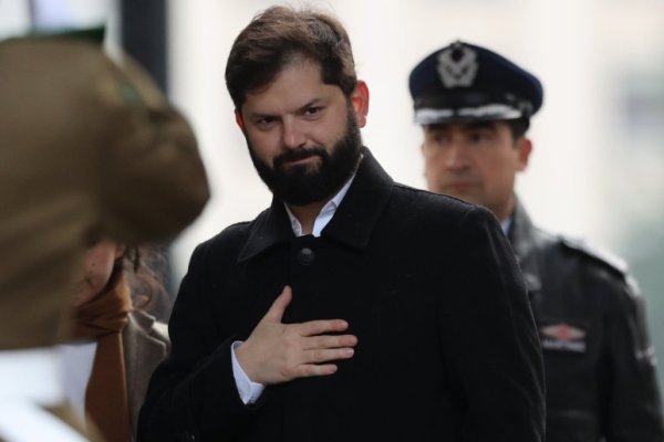 Boric recibirá en La Moneda a quien resulte vencedor de la segunda vuelta de este domingo
