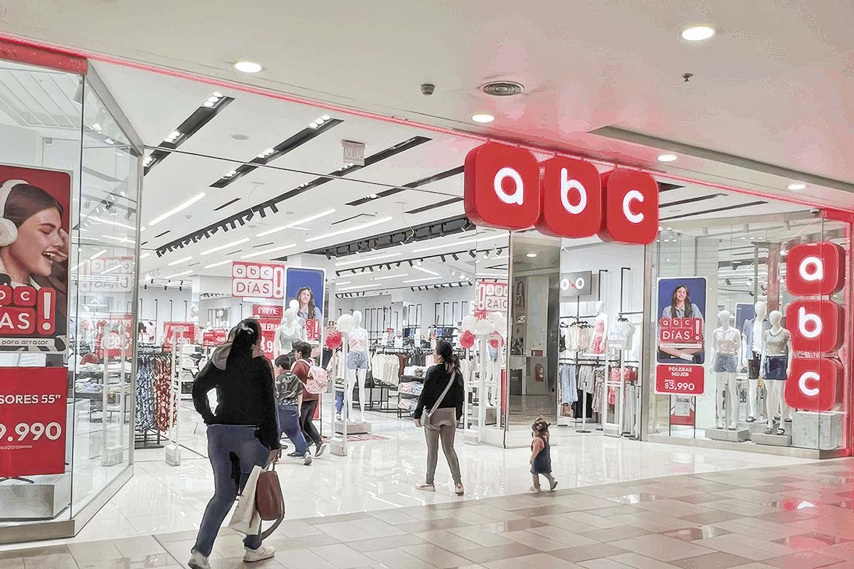 <p>Tras fusión de La Polar y AD Retail, cadena abc vende oficinas, abre 15 tiendas en localidades y reduce dotación</p>