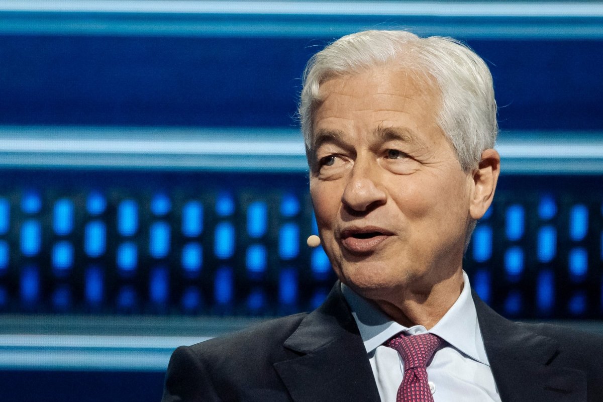 <p>Jamie Dimon se alinea con Trump y muestra su apoyo a Kevin Warsh en la carrera por la presidencia de la Fed</p>