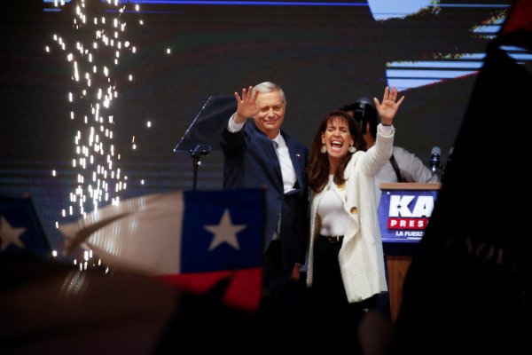 <p>De "arrasó el balotaje" a otra victoria para "el movimiento de derecha global": la prensa internacional reacciona al triunfo de Kast</p>