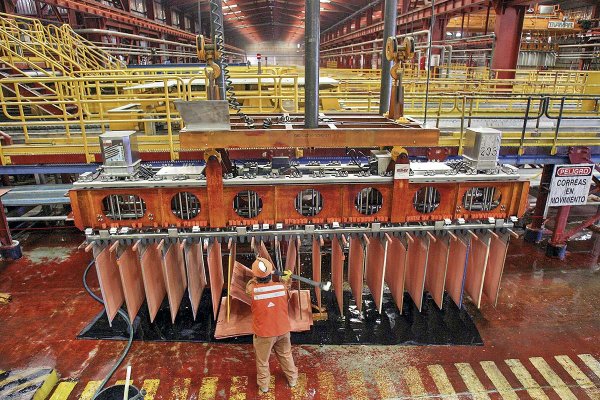 Escondida incrementa en 45% sus ganancias a septiembre y Fisco se queda con US$ 2.569 millones