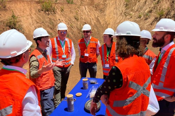 Embajadores de la UE visitaron proyecto de tierras raras en Penco buscando nuevos socios comerciales