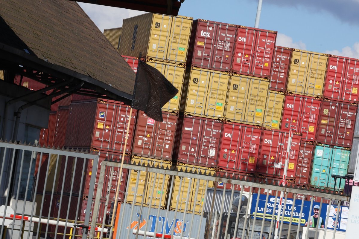 <p>Derrumbe de 42,4% en exportaciones del Biobío en octubre enciende alarmas por nueva ralentización industrial en la región</p>