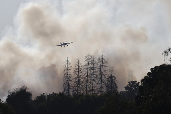 Tres detenidos por sospechas de intencionalidad en incendios forestales que mantienen a Biobío y Ñuble en alerta roja