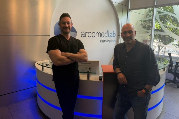 <p>Ilan Rosenberg y Ambir Zabilsky, cofundadores de Arcomedlab.</p>