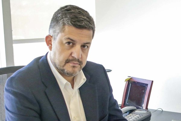 Formalizarán por ocultamiento de bienes a exdirector médico de la Clínica Las Condes