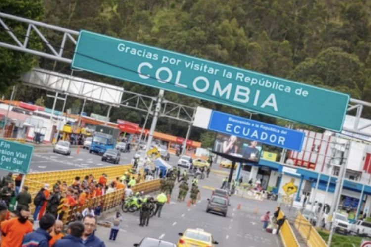 <p>Ecuador cerró casi todos los pasos fronterizos con Colombia y Perú por "seguridad"</p>