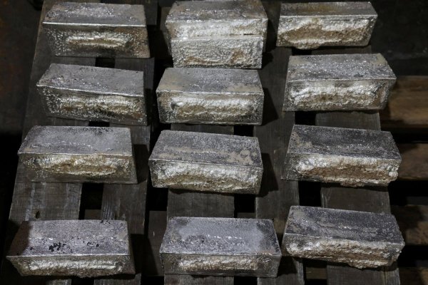 La plata supera la marca histórica de los US$ 76 la onza, mientras el oro y el platino baten nuevos récords