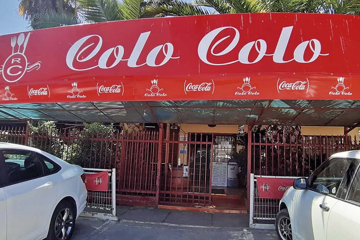 <p>Restaurant Plateadas Colo Colo Romeral le gana el gallito a Blanco y Negro por uso de la marca</p>