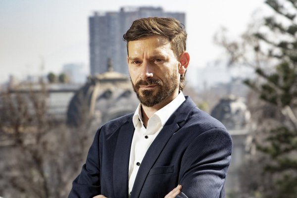 Gran Turno teatro, el espectáculo de periodismo performático que preparan Matías Meza-Lopehandía y Nicolás Copano