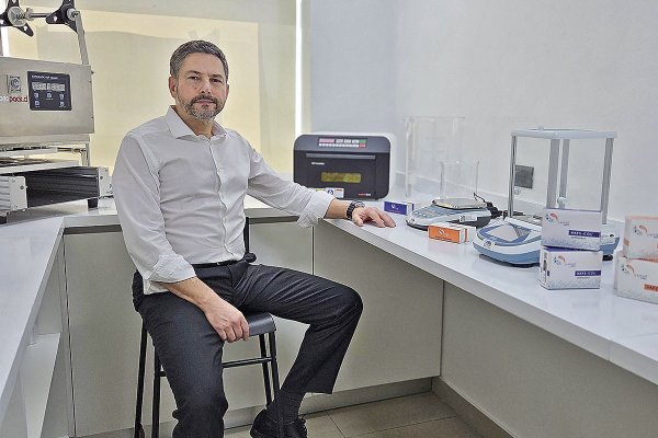 Startup chilena acelerada por el MIT crea biomaterial con espinas de salmón para regeneración ósea