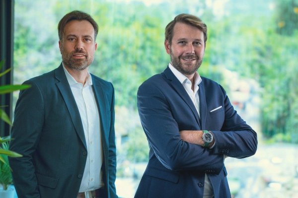 Grupo farmacéutico europeo va tras empresa chilena de suplementos naturales
