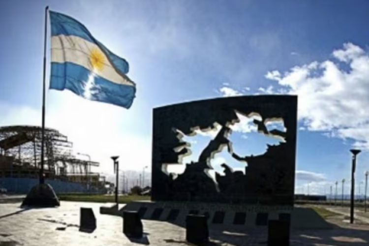<p>Presidente Milei ratificó que el reclamo por Malvinas “no es negociable” y reveló que viajará al Reino Unido en 2026</p>