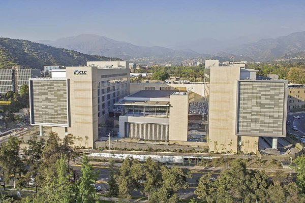 Humphreys baja la calificación de los bonos y acciones de Clínica Las Condes tras detectar inconsistencias por US$ 80 millones