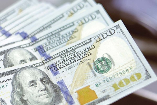 El dólar coquetea con los $ 900, pero el mercado ve difícil que pueda romper la barrera en el corto plazo