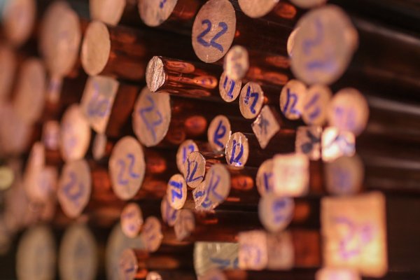 Buena noticia al iniciar el año: el cobre comienza el 2026 al alza y los metales preciosos también avanzan