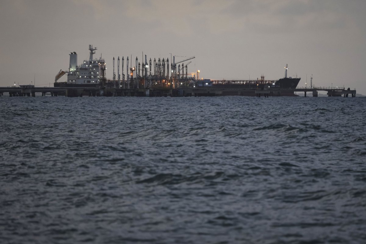 <p>El mercado petrolero podría absorber el impacto de Maduro a medida que aumentan los suministros globales</p>
