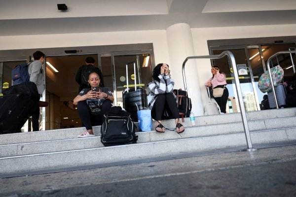 <p>Aerolíneas estadounidenses cancelan vuelos tras el cierre del espacio aéreo en el Caribe</p>