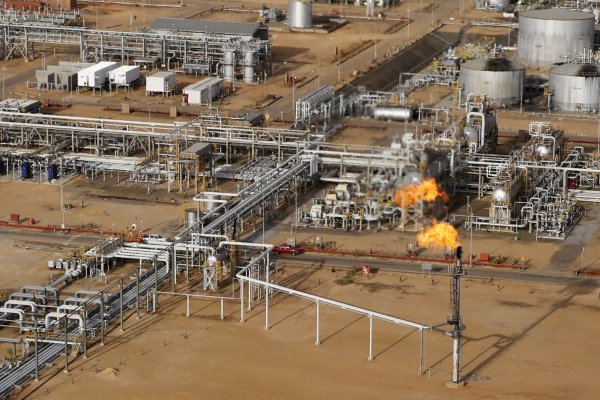 Los precios del petróleo se dan vuelta y suben tras los ataques de Donald Trump a Venezuela