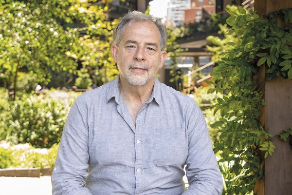 Exsenador Girardi explica el inédito modelo del Congreso Futuro que reúne a políticos, académicos y científicos para anticiparse a escenarios