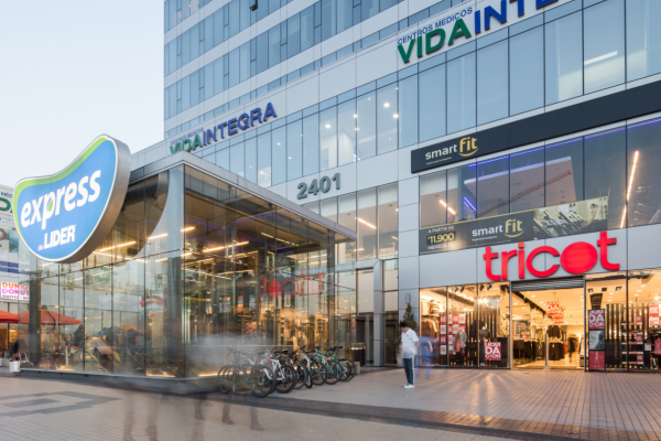 <p>Santander estrena fondo de renta comercial y adquiere 49% de empresa inmobiliaria ligada a Ronald Hirsch</p>