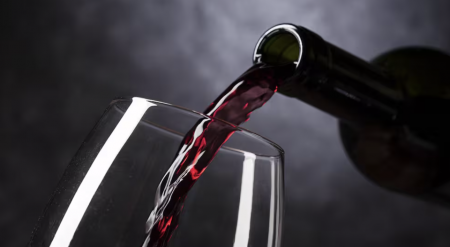 Cae la venta de vino en botella en Argentina mientras en lata crece más de 100%