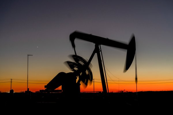 <p>EEUU asegura que Chevron, Shell y Repsol "elevarán de inmediato" su inversión en Venezuela</p>