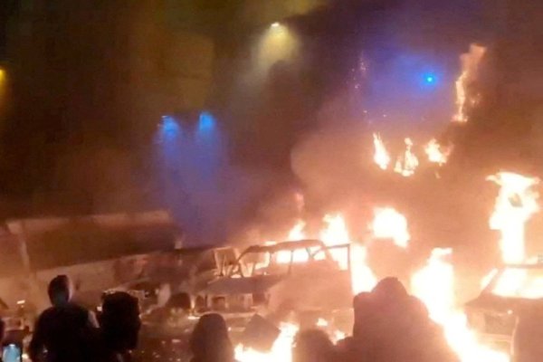 En medio de las protestas, Irán promete una represalia si Estados Unidos ataca
