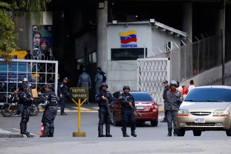 <p>Venezuela libera a una veintena de presos políticos en operativo nocturno</p>