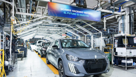 Stellantis quiere lanzar en Argentina los autos híbridos que ya fabrica en El Palomar para Brasil
