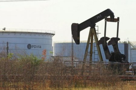 Venezuela comienza a reabrir pozos para recuperar producción de petróleo