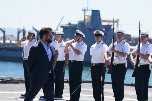 <p>Durante acto en Asmar, Boric invitó a Gobernador Giacaman a ser parte del Plan de Fortalecimiento Industrial del Biobío</p>