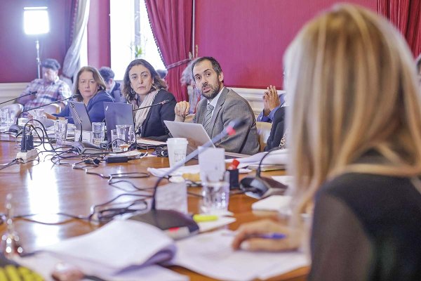 Reajuste fiscal: Senado inicia discusión y Grau anuncia a la Comisión de Hacienda que repondrá “ley de amarre”