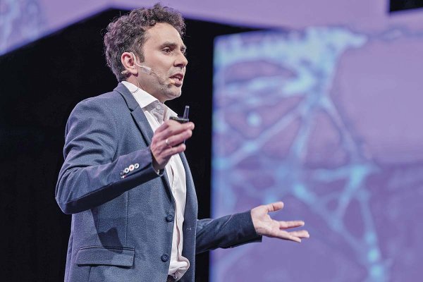 Físico de Caltech afirma que la nanotecnología permitiría misiones espaciales “más lejos del sistema solar”