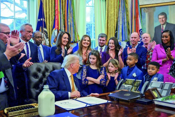 Agenda electoral Impulsa intervenciones de Trump en las empresas