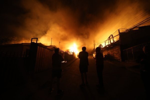 <p>Gobierno decreta estado de catástrofe en Ñuble y Biobío por avance de incendios forestales</p>