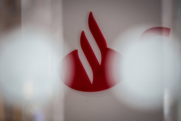 <p>Sernac oficia a Banco Santander tras lanzamiento de programa de beneficios "Rewards"</p>
