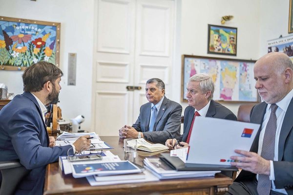 Boric y Kast acuerdan trabajo conjunto para enfrentar emergencia por los incendios en Biobío y Ñuble