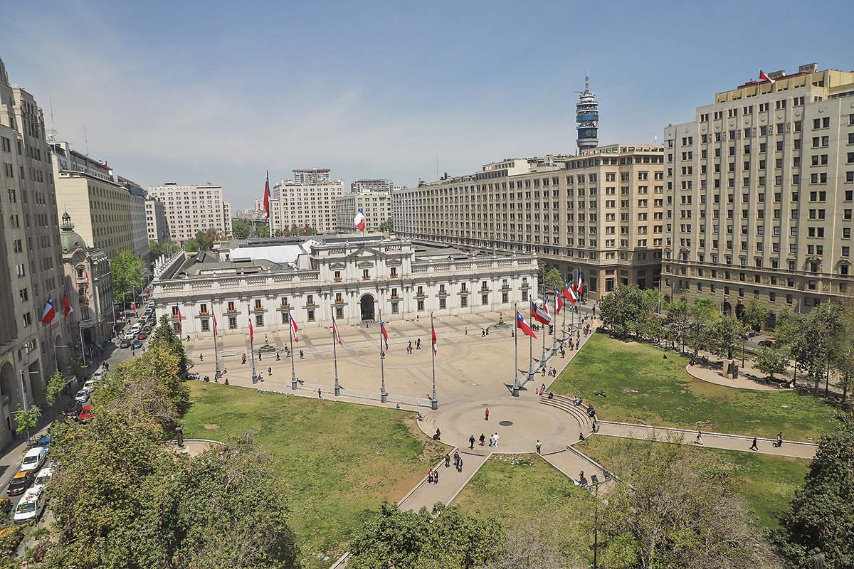 <p>Emprendimientos, negocios familiares y carrera en grandes conglomerados: la veta empresarial del gabinete de Kast</p>