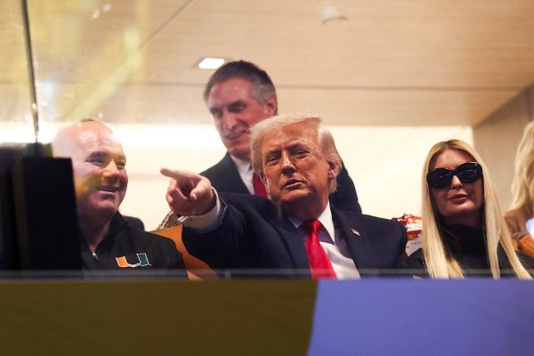 Trump asegura que se reunirá con “varias partes” sobre Groenlandia en Davos tras una "muy positiva" conversación con el jefe de la OTAN