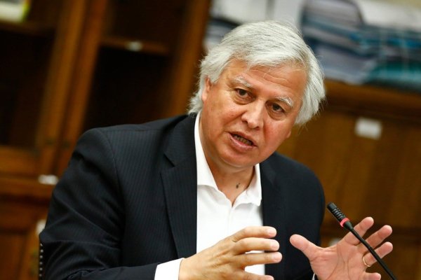 Senador Gastón Saavedra (PS) pone límites a Dorothy Pérez: “Me parece bien el control y la regulación, pero está yendo más allá de su rol”