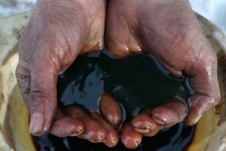 México evalúa detener envíos de petróleo a Cuba ante temores de represalias de Trump