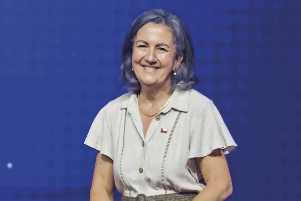 Chomali hace su debut como futura ministra de Salud mientras se define al próximo director de Fonasa