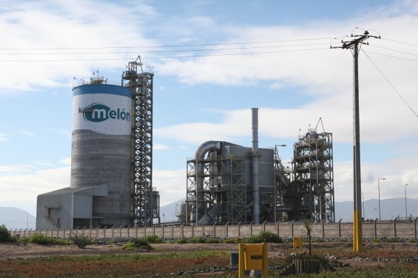 <p>Otra cementera se prepara para deslistarse de la Bolsa de Santiago: accionistas de Melón votarán su salida tras tres décadas</p>