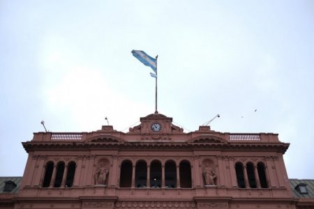 Riesgo país de Argentina rompe la barrera de los 500 puntos básicos, el nivel más bajo en ocho años