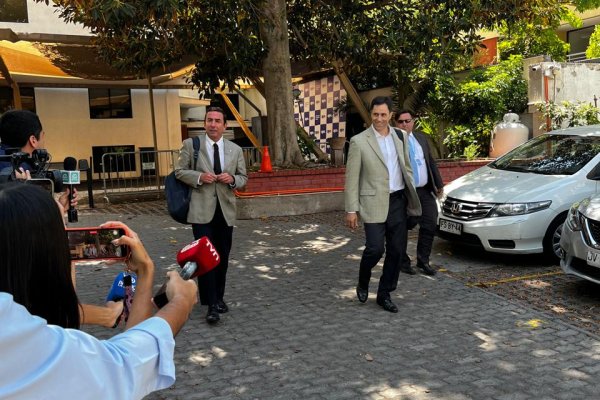 <p>Intensa jornada de reuniones en "La Moneda chica" ad portas de definiciones de nuevos subsecretarios del Gobierno de Kast</p>