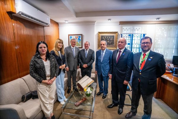 Estabilidad macro y flujo de inversiones entre ambos países: los temas que abordó Kast con empresarios de Panamá